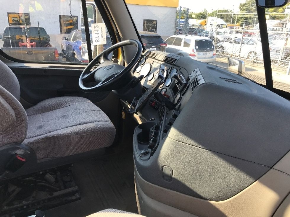 Day Cab Tractor-Heavy Duty Tractors-Freightliner-2019-Cascadia 11364ST-Houston-TX-338,024\n\t\tmiles-$ 38,000 - Image 14