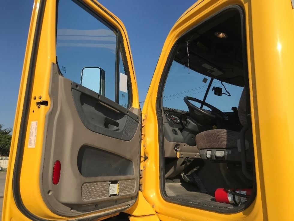 Day Cab Tractor-Heavy Duty Tractors-Freightliner-2019-Cascadia 11364ST-Houston-TX-338,024\n\t\tmiles-$ 38,000 - Image 9