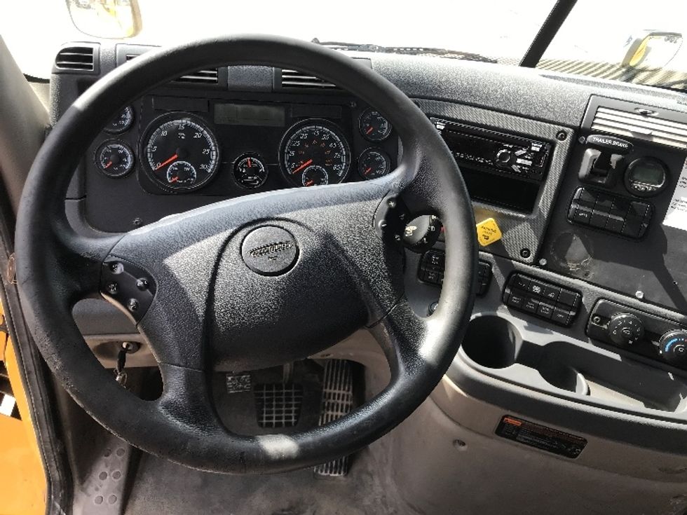 Day Cab Tractor-Heavy Duty Tractors-Freightliner-2019-Cascadia 11364ST-Houston-TX-341,898\n\t\tmiles-$ 37,750 - Image 11