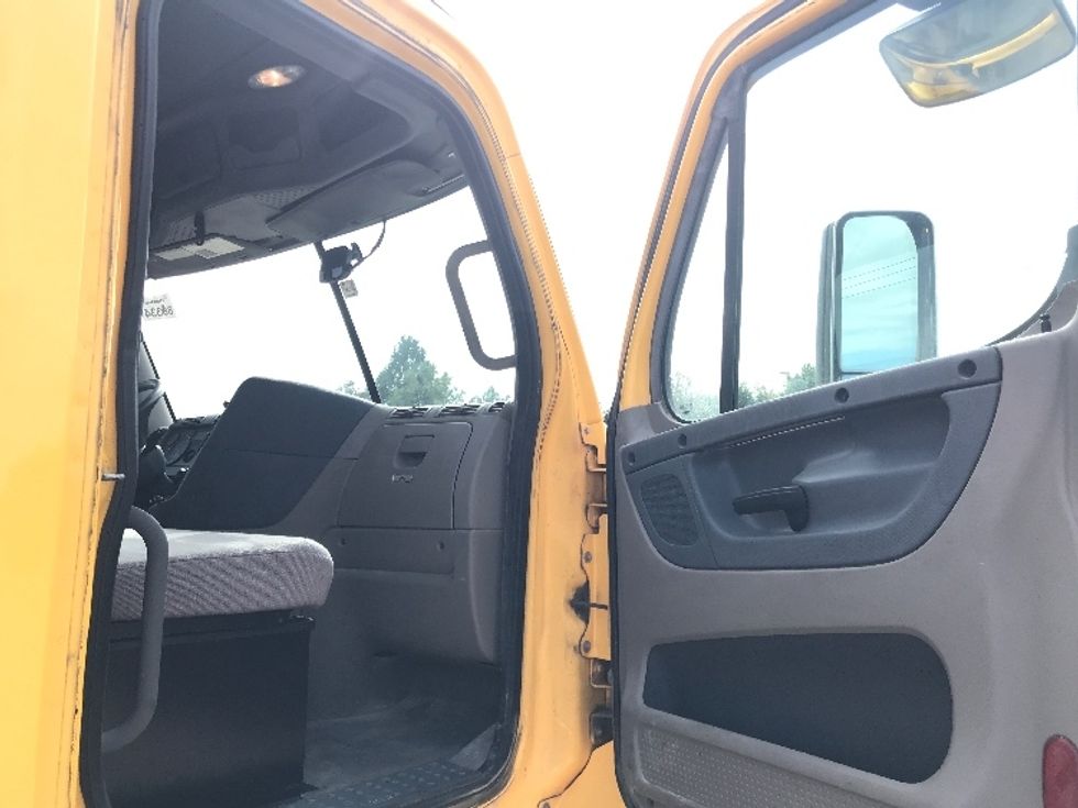 Day Cab Tractor-Heavy Duty Tractors-Freightliner-2019-Cascadia 11364ST-Houston-TX-341,898\n\t\tmiles-$ 37,750 - Image 12