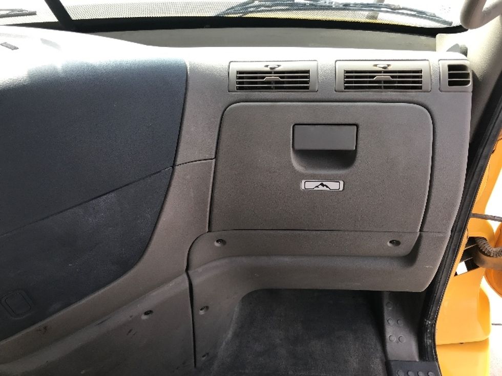 Day Cab Tractor-Heavy Duty Tractors-Freightliner-2019-Cascadia 11364ST-Houston-TX-341,898\n\t\tmiles-$ 37,750 - Image 13