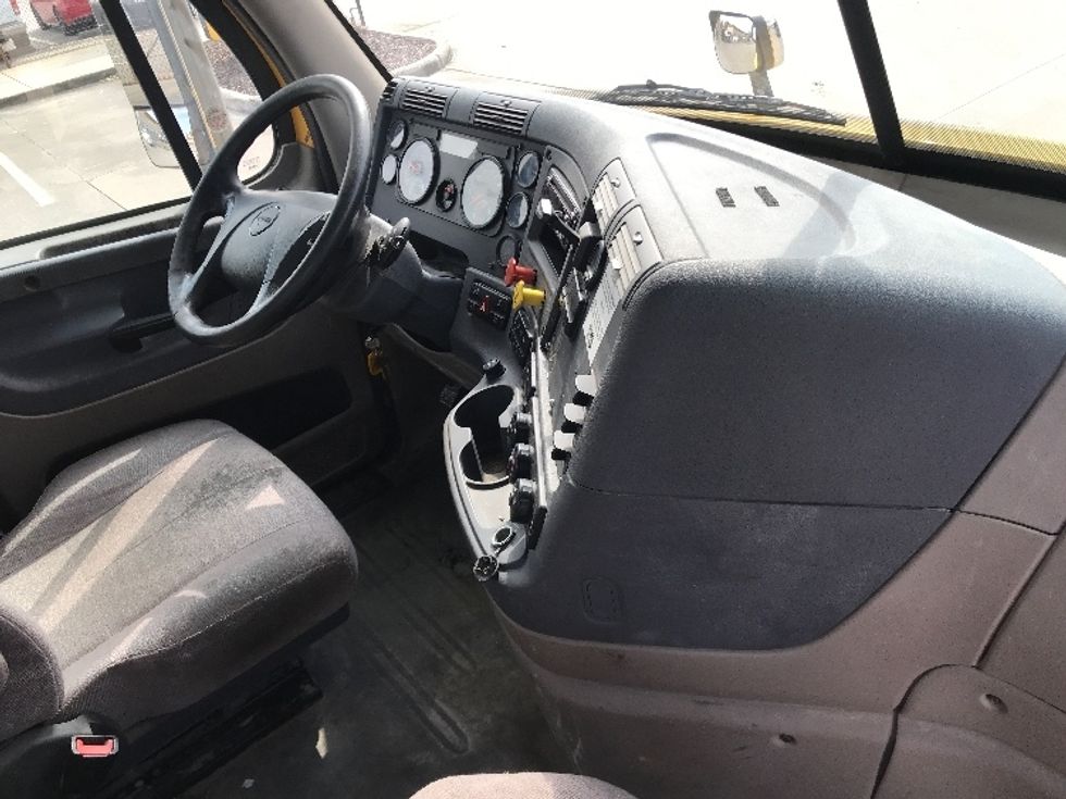 Day Cab Tractor-Heavy Duty Tractors-Freightliner-2019-Cascadia 11364ST-Houston-TX-341,898\n\t\tmiles-$ 37,750 - Image 14