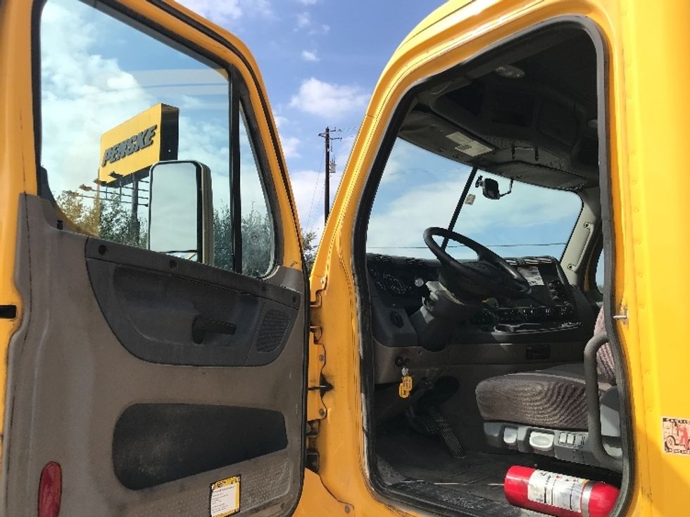 Day Cab Tractor-Heavy Duty Tractors-Freightliner-2019-Cascadia 11364ST-Houston-TX-341,898\n\t\tmiles-$ 37,750 - Image 9