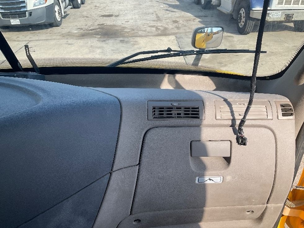 Day Cab Tractor-Heavy Duty Tractors-Freightliner-2019-Cascadia 11364ST-Houston-TX-365,806\n\t\tmiles-$ 48,500 - Image 13