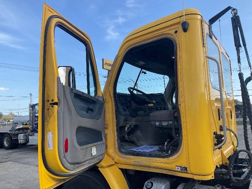 Day Cab Tractor-Heavy Duty Tractors-Freightliner-2019-Cascadia 11364ST-Houston-TX-365,806\n\t\tmiles-$ 48,500 - Image 9
