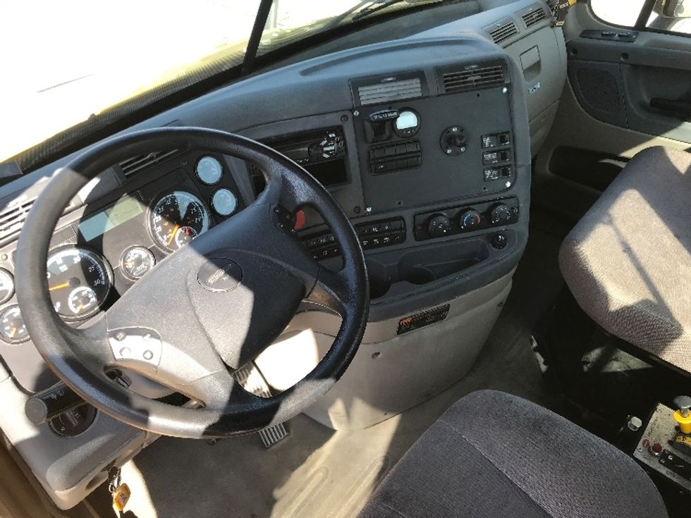 Day Cab Tractor-Heavy Duty Tractors-Freightliner-2019-Cascadia 11364ST-Houston-TX-384,802\n\t\tmiles-$ 38,500 - Image 10