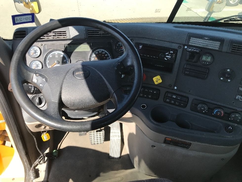 Day Cab Tractor-Heavy Duty Tractors-Freightliner-2019-Cascadia 11364ST-Houston-TX-384,802\n\t\tmiles-$ 38,500 - Image 11