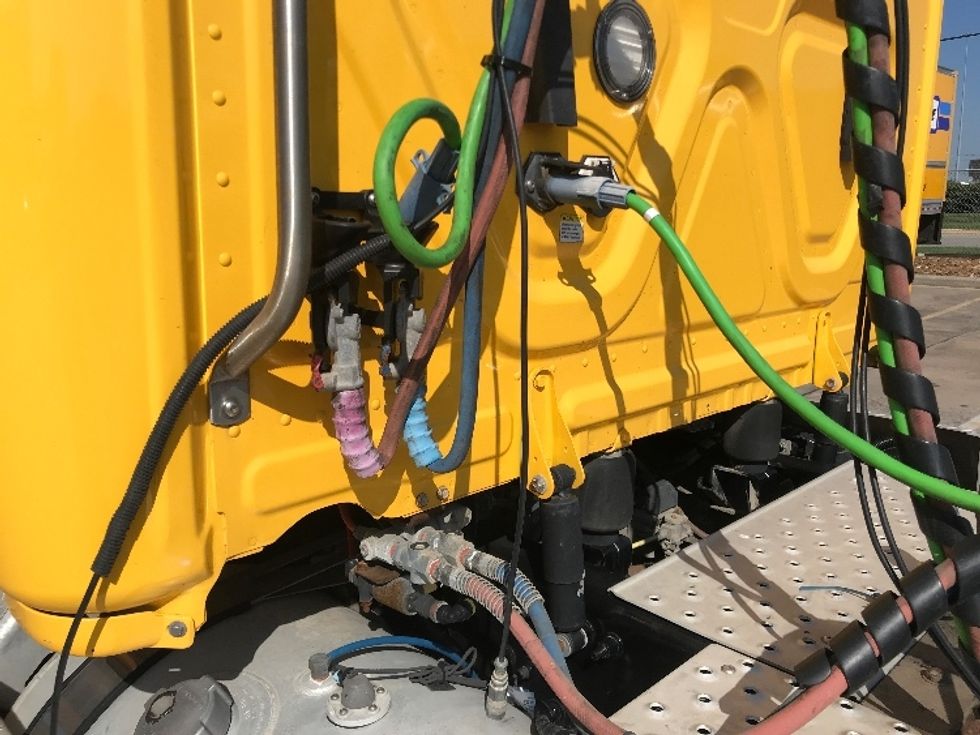 Day Cab Tractor-Heavy Duty Tractors-Freightliner-2019-Cascadia 11364ST-Houston-TX-384,802\n\t\tmiles-$ 38,500 - Image 18