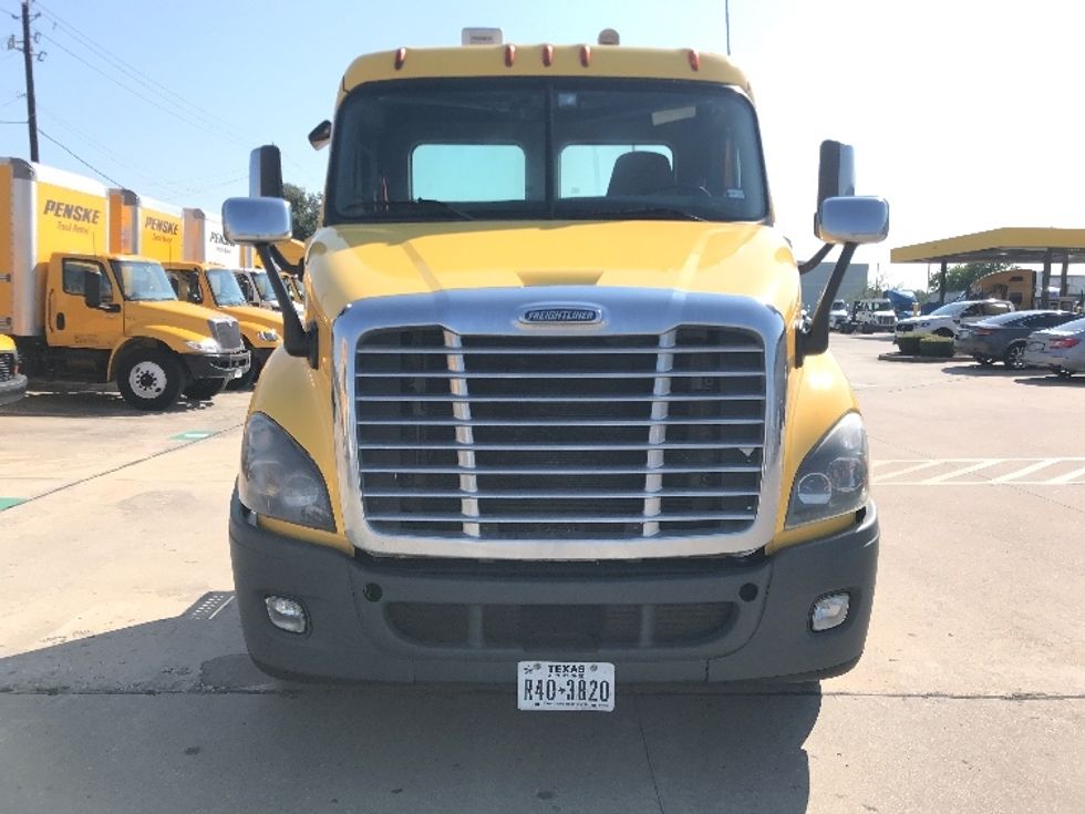 Day Cab Tractor-Heavy Duty Tractors-Freightliner-2019-Cascadia 11364ST-Houston-TX-384,802\n\t\tmiles-$ 38,500 - Image 2