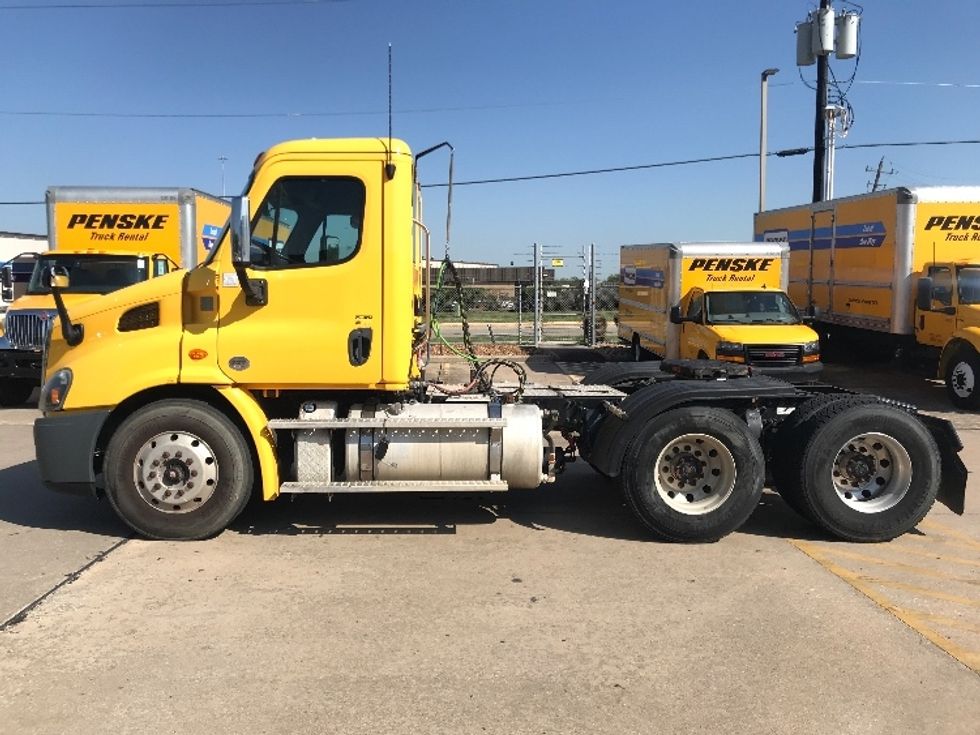 Day Cab Tractor-Heavy Duty Tractors-Freightliner-2019-Cascadia 11364ST-Houston-TX-384,802\n\t\tmiles-$ 38,500 - Image 4