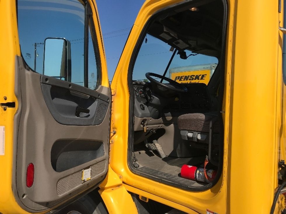 Day Cab Tractor-Heavy Duty Tractors-Freightliner-2019-Cascadia 11364ST-Houston-TX-384,802\n\t\tmiles-$ 38,500 - Image 9