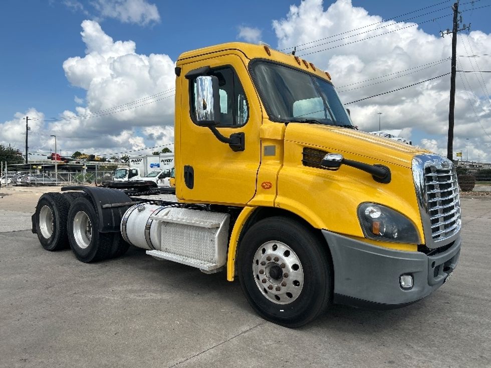 Day Cab Tractor-Heavy Duty Tractors-Freightliner-2019-Cascadia 11364ST-Houston-TX-386,970\n\t\tmiles-$ 38,250 - Image 1