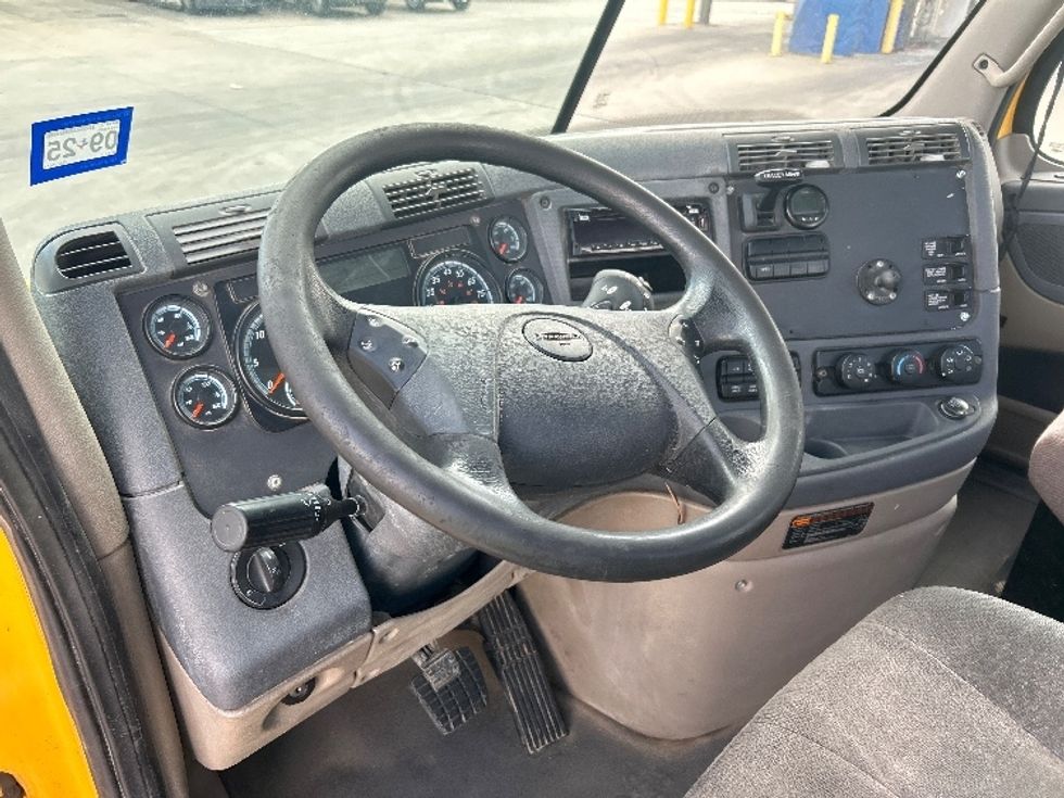 Day Cab Tractor-Heavy Duty Tractors-Freightliner-2019-Cascadia 11364ST-Houston-TX-386,970\n\t\tmiles-$ 38,250 - Image 10