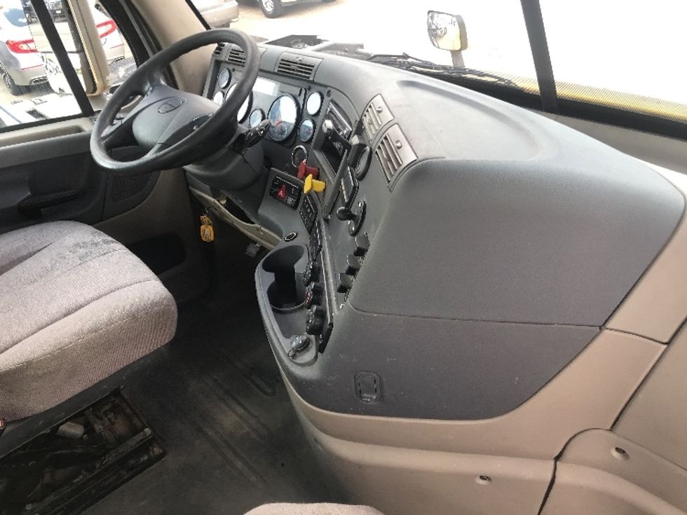 Day Cab Tractor-Heavy Duty Tractors-Freightliner-2019-Cascadia 11364ST-Houston-TX-432,716\n\t\tmiles-$ 35,750 - Image 12