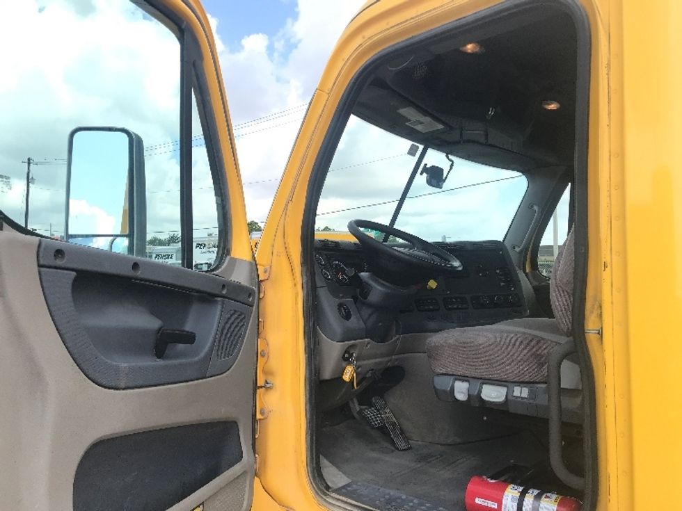 Day Cab Tractor-Heavy Duty Tractors-Freightliner-2019-Cascadia 11364ST-Houston-TX-432,716\n\t\tmiles-$ 35,750 - Image 7