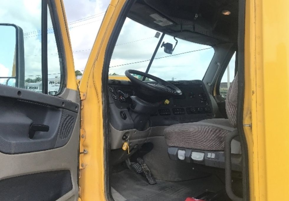 Day Cab Tractor-Heavy Duty Tractors-Freightliner-2019-Cascadia 11364ST-Houston-TX-432,716\n\t\tmiles-$ 35,750 - Image 8