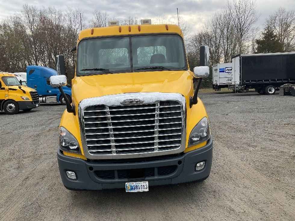 Day Cab Tractor-Heavy Duty Tractors-Freightliner-2019-Cascadia 11364ST-Indian Trail-NC-416,637\n\t\tmiles-$ 38,000 - Image 1