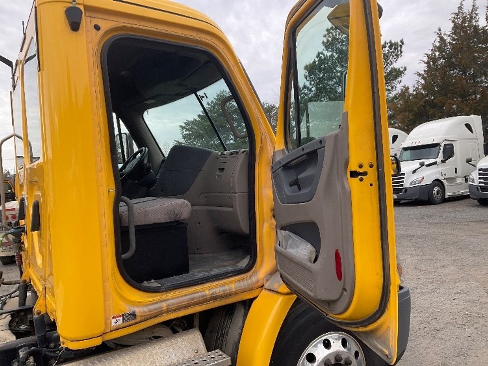 Day Cab Tractor-Heavy Duty Tractors-Freightliner-2019-Cascadia 11364ST-Indian Trail-NC-416,637\n\t\tmiles-$ 38,000 - Image 11