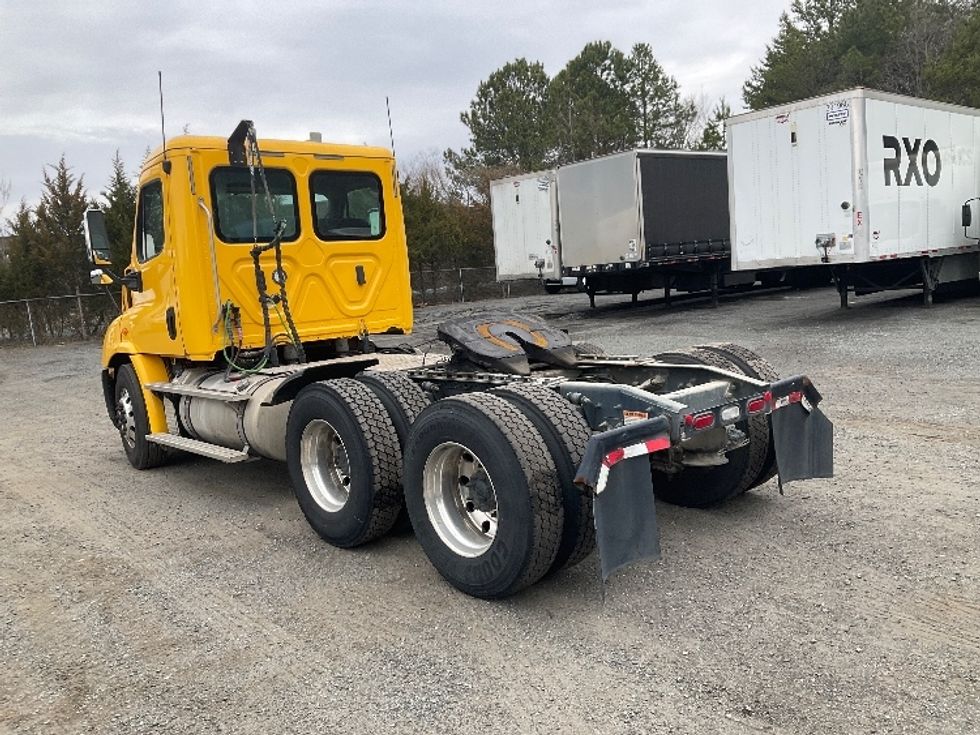 Day Cab Tractor-Heavy Duty Tractors-Freightliner-2019-Cascadia 11364ST-Indian Trail-NC-416,637\n\t\tmiles-$ 38,000 - Image 4