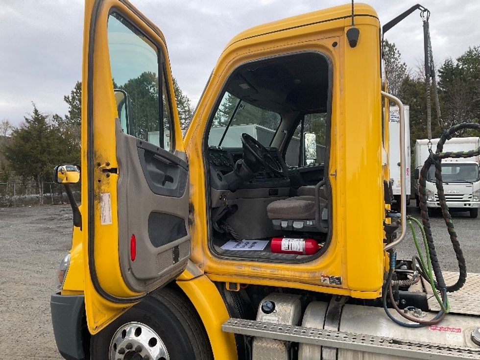Day Cab Tractor-Heavy Duty Tractors-Freightliner-2019-Cascadia 11364ST-Indian Trail-NC-416,637\n\t\tmiles-$ 38,000 - Image 8