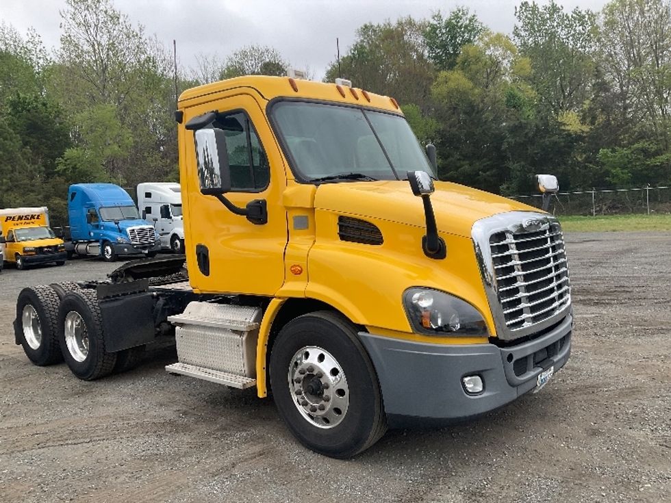 Day Cab Tractor-Heavy Duty Tractors-Freightliner-2019-Cascadia 11364ST-Indian Trail-NC-488,122\n\t\tmiles-$ 31,750 - Image 1