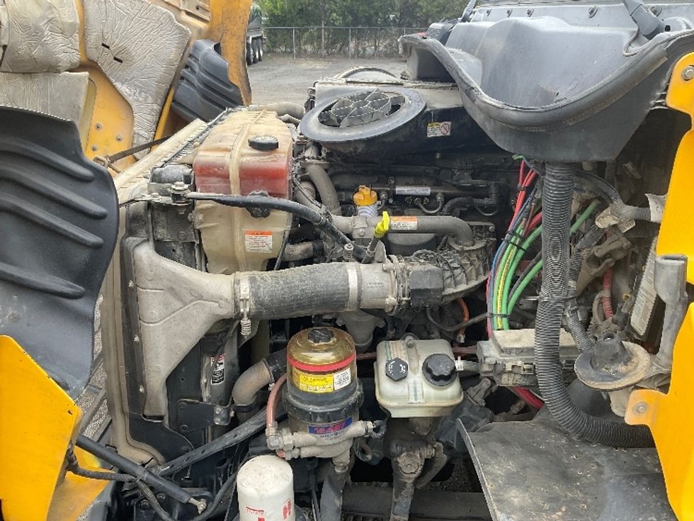 Day Cab Tractor-Heavy Duty Tractors-Freightliner-2019-Cascadia 11364ST-Indian Trail-NC-488,122\n\t\tmiles-$ 31,750 - Image 16