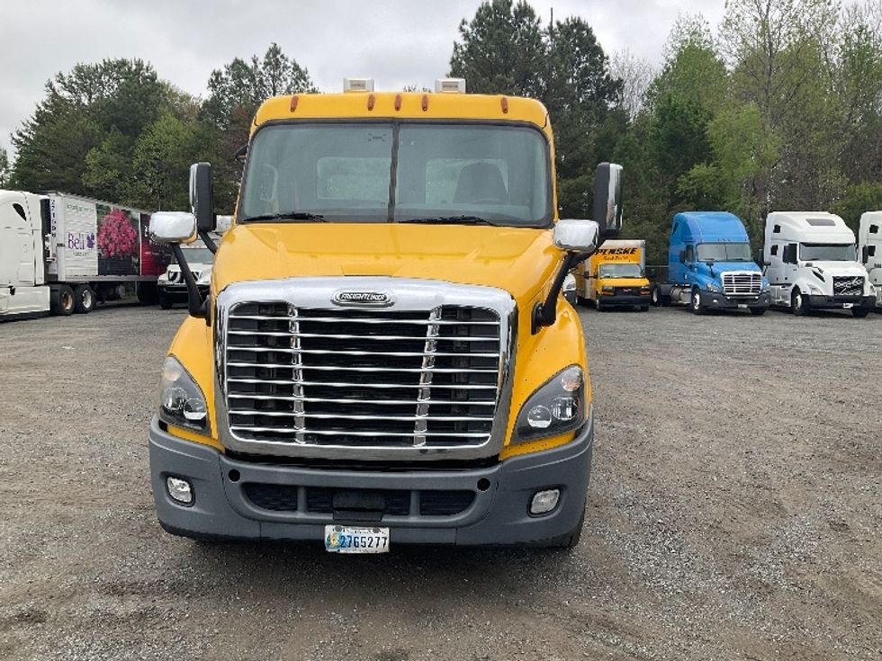 Day Cab Tractor-Heavy Duty Tractors-Freightliner-2019-Cascadia 11364ST-Indian Trail-NC-488,122\n\t\tmiles-$ 31,750 - Image 2