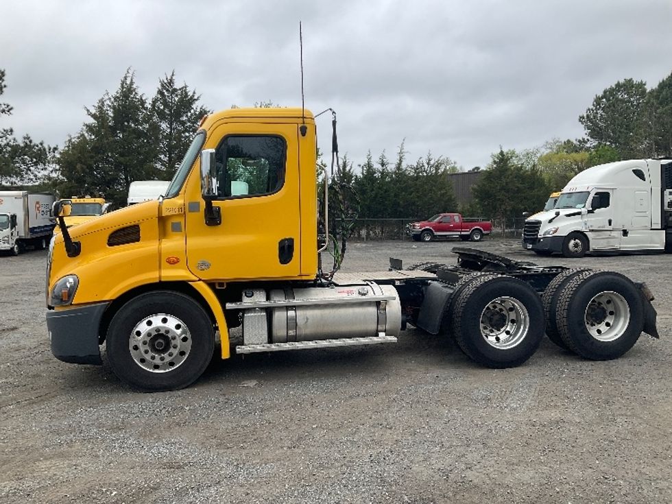 Day Cab Tractor-Heavy Duty Tractors-Freightliner-2019-Cascadia 11364ST-Indian Trail-NC-488,122\n\t\tmiles-$ 31,750 - Image 4