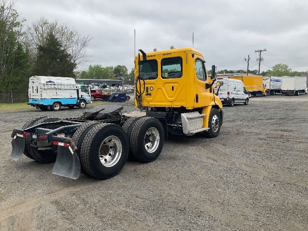 Day Cab Tractor-Heavy Duty Tractors-Freightliner-2019-Cascadia 11364ST-Indian Trail-NC-488,122\n\t\tmiles-$ 31,750 - Image 7