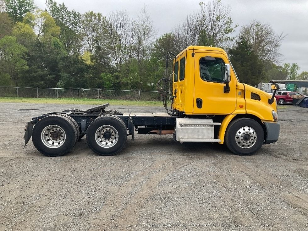 Day Cab Tractor-Heavy Duty Tractors-Freightliner-2019-Cascadia 11364ST-Indian Trail-NC-488,122\n\t\tmiles-$ 31,750 - Image 8