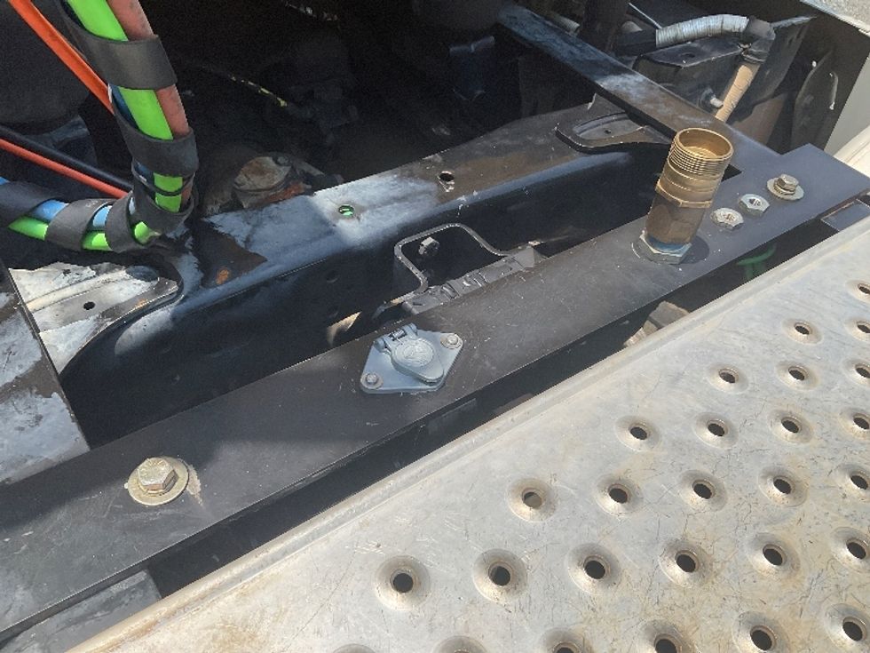 Day Cab Tractor-Heavy Duty Tractors-Freightliner-2019-Cascadia 11364ST-Indian Trail-NC-495,760\n\t\tmiles-$ 31,250 - Image 17