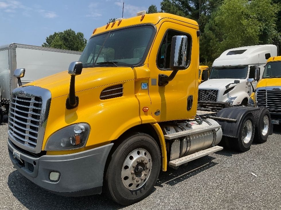 Day Cab Tractor-Heavy Duty Tractors-Freightliner-2019-Cascadia 11364ST-Indian Trail-NC-495,760\n\t\tmiles-$ 31,250 - Image 3
