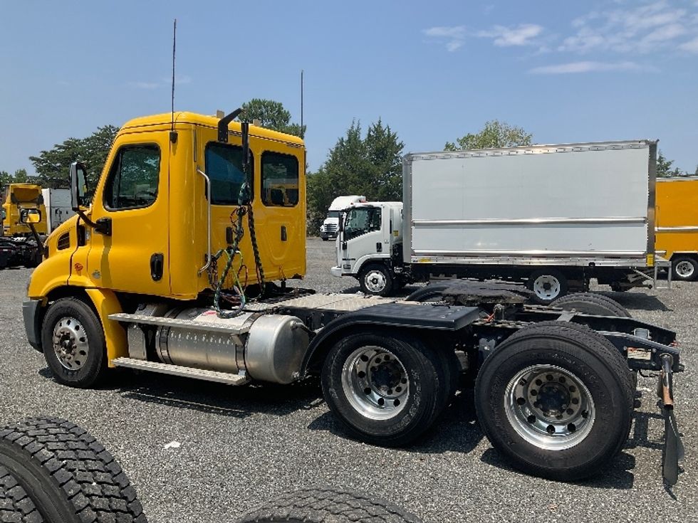Day Cab Tractor-Heavy Duty Tractors-Freightliner-2019-Cascadia 11364ST-Indian Trail-NC-495,760\n\t\tmiles-$ 31,250 - Image 4