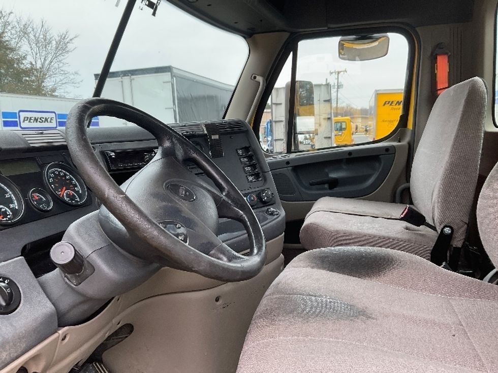 Day Cab Tractor-Heavy Duty Tractors-Freightliner-2019-Cascadia 11364ST-Indian Trail-NC-519,902\n\t\tmiles-$ 32,000 - Image 10