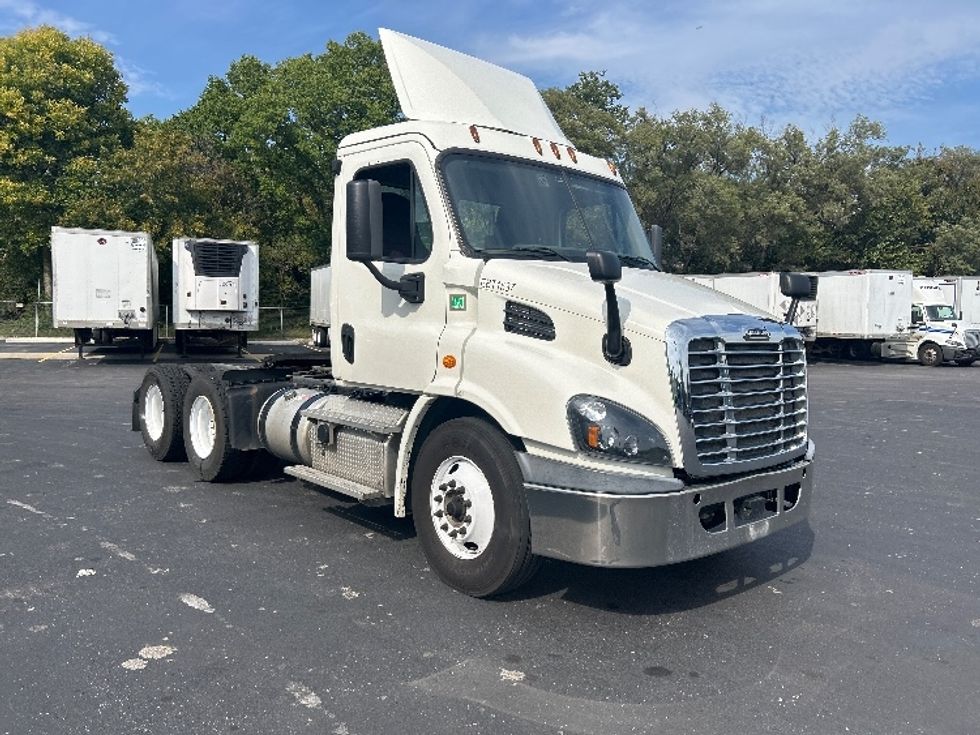 Day Cab Tractor-Heavy Duty Tractors-Freightliner-2019-Cascadia 11364ST-Indianapolis-IN-291,568\n\t\tmiles-$ 42,500 - Image 1