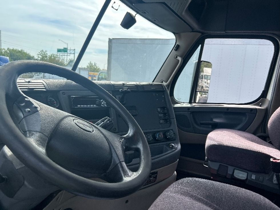 Day Cab Tractor-Heavy Duty Tractors-Freightliner-2019-Cascadia 11364ST-Indianapolis-IN-291,568\n\t\tmiles-$ 42,500 - Image 10