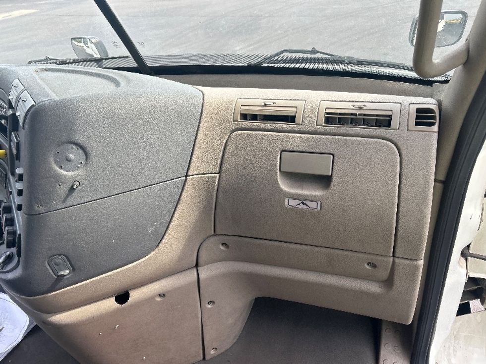 Day Cab Tractor-Heavy Duty Tractors-Freightliner-2019-Cascadia 11364ST-Indianapolis-IN-291,568\n\t\tmiles-$ 42,500 - Image 13