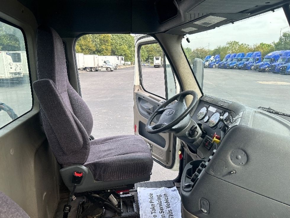Day Cab Tractor-Heavy Duty Tractors-Freightliner-2019-Cascadia 11364ST-Indianapolis-IN-291,568\n\t\tmiles-$ 42,500 - Image 14
