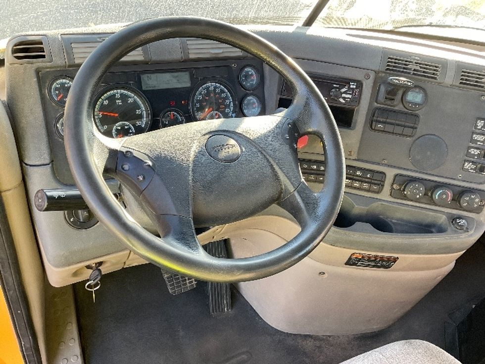 Day Cab Tractor-Heavy Duty Tractors-Freightliner-2019-Cascadia 11364ST-Indianapolis-IN-354,590\n\t\tmiles-$ 47,000 - Image 11