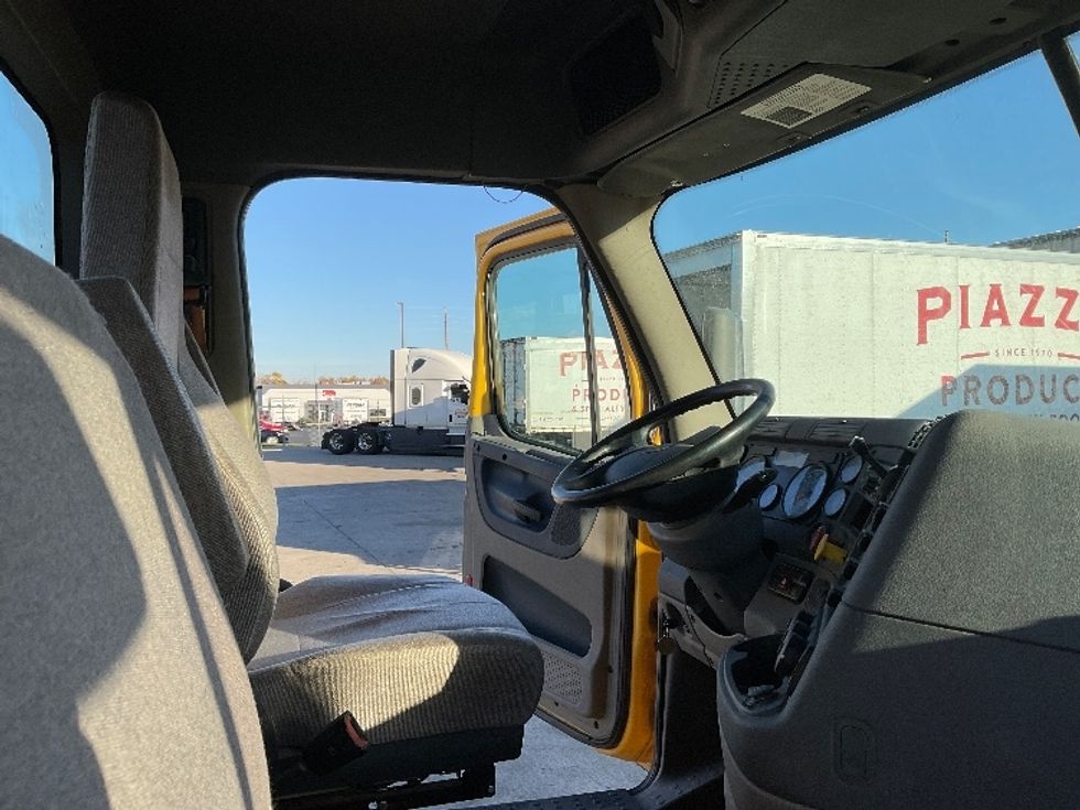 Day Cab Tractor-Heavy Duty Tractors-Freightliner-2019-Cascadia 11364ST-Indianapolis-IN-354,590\n\t\tmiles-$ 47,000 - Image 14