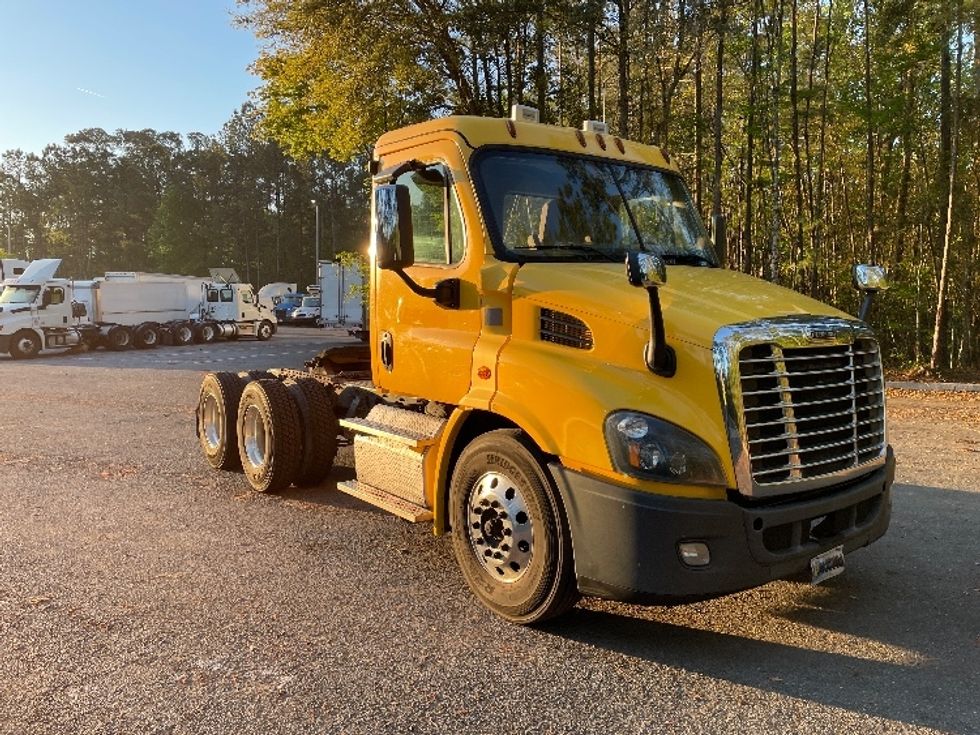 Day Cab Tractor-Heavy Duty Tractors-Freightliner-2019-Cascadia 11364ST-Jacksonville-FL-619,534\n\t\tmiles-$ 24,250 - Image 1