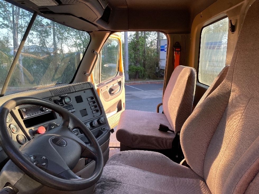 Day Cab Tractor-Heavy Duty Tractors-Freightliner-2019-Cascadia 11364ST-Jacksonville-FL-619,534\n\t\tmiles-$ 24,250 - Image 10