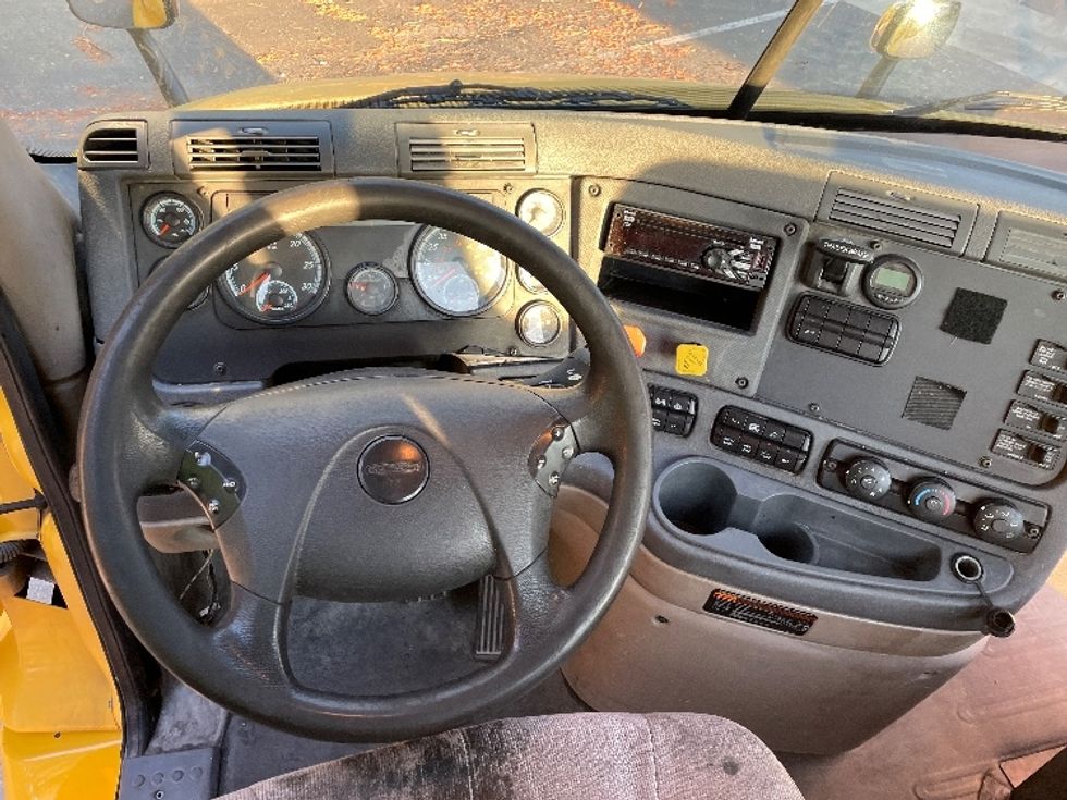 Day Cab Tractor-Heavy Duty Tractors-Freightliner-2019-Cascadia 11364ST-Jacksonville-FL-619,534\n\t\tmiles-$ 24,250 - Image 11