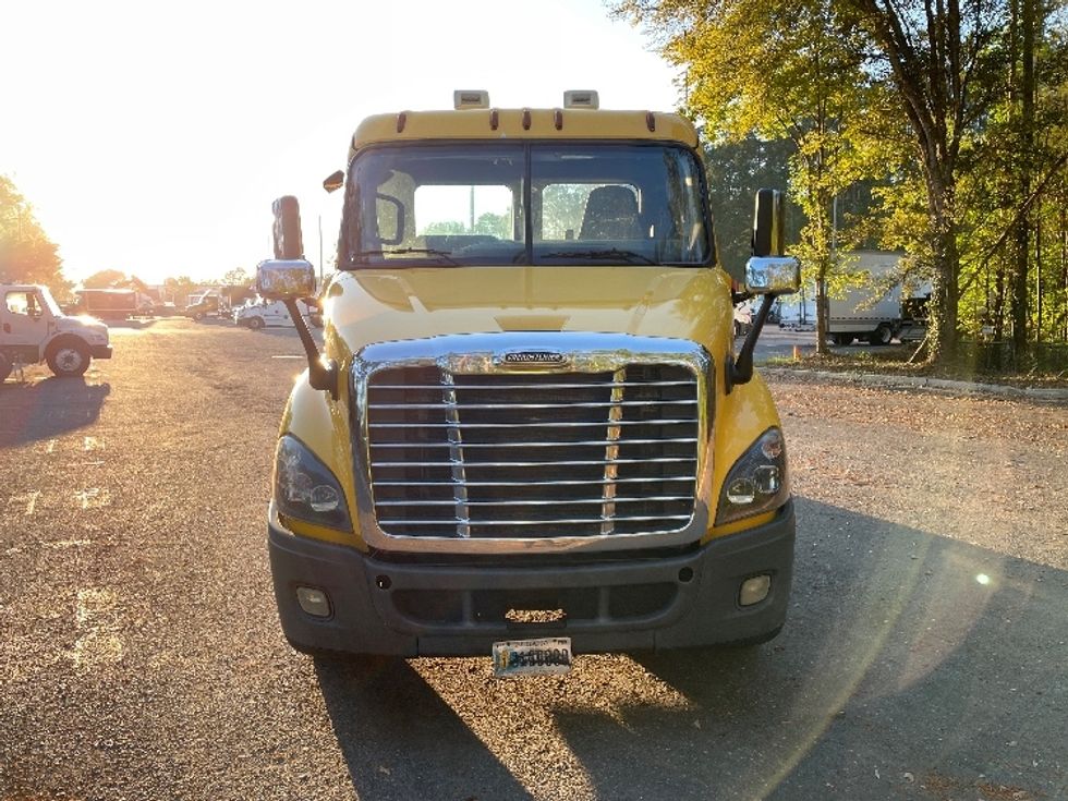 Day Cab Tractor-Heavy Duty Tractors-Freightliner-2019-Cascadia 11364ST-Jacksonville-FL-619,534\n\t\tmiles-$ 24,250 - Image 2