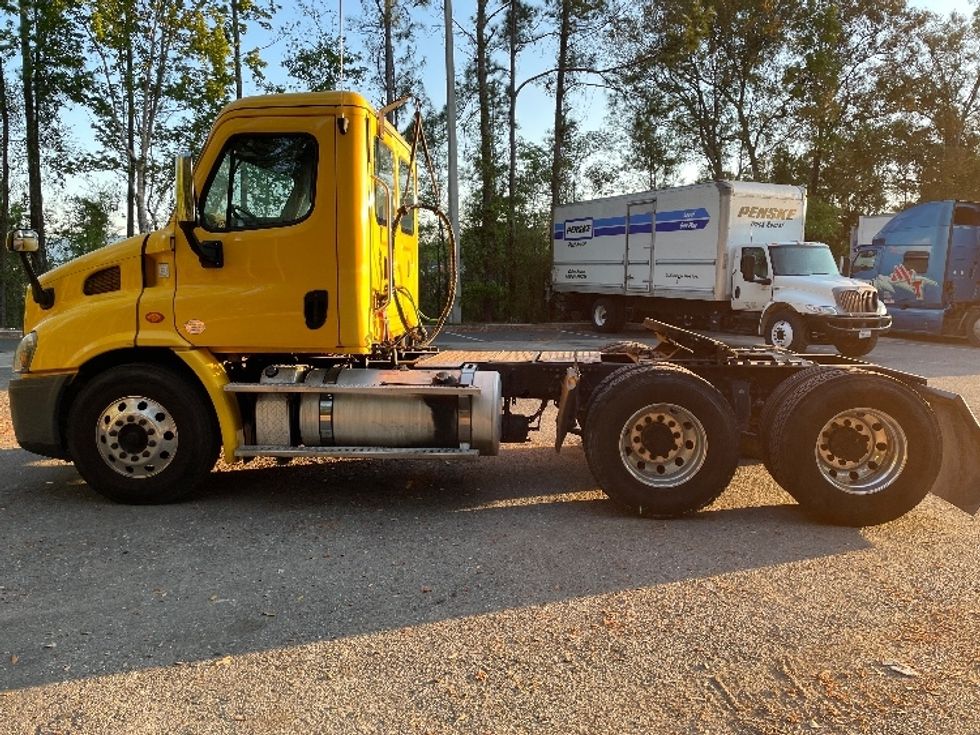 Day Cab Tractor-Heavy Duty Tractors-Freightliner-2019-Cascadia 11364ST-Jacksonville-FL-619,534\n\t\tmiles-$ 24,250 - Image 4