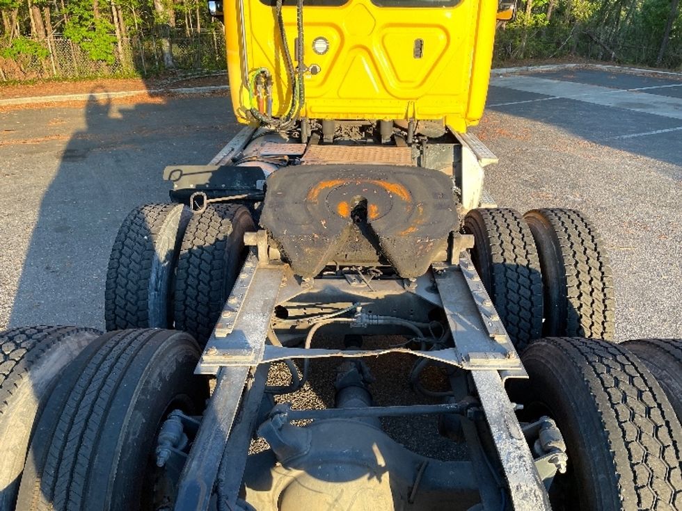 Day Cab Tractor-Heavy Duty Tractors-Freightliner-2019-Cascadia 11364ST-Jacksonville-FL-619,534\n\t\tmiles-$ 24,250 - Image 6