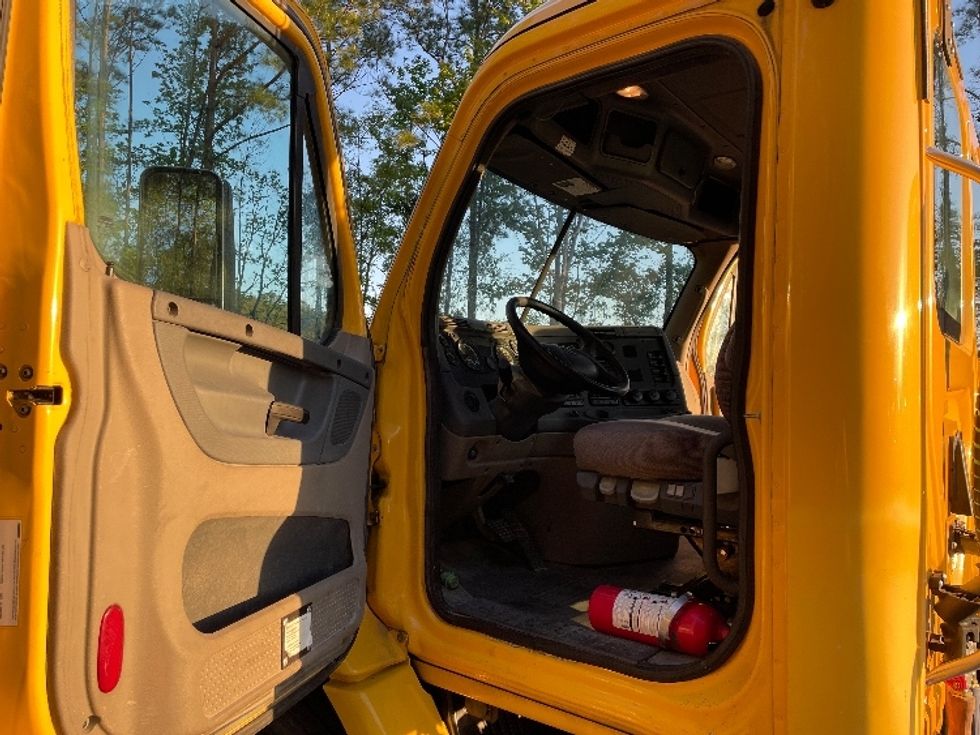 Day Cab Tractor-Heavy Duty Tractors-Freightliner-2019-Cascadia 11364ST-Jacksonville-FL-619,534\n\t\tmiles-$ 24,250 - Image 9