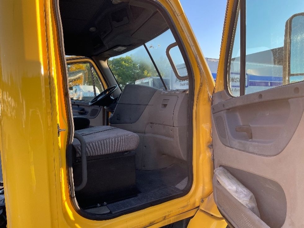 Day Cab Tractor-Heavy Duty Tractors-Freightliner-2019-Cascadia 11364ST-Jacksonville-FL-694,335\n\t\tmiles-$ 24,250 - Image 12