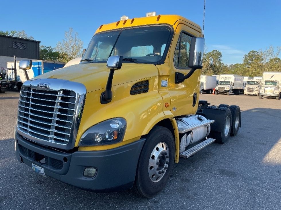 Day Cab Tractor-Heavy Duty Tractors-Freightliner-2019-Cascadia 11364ST-Jacksonville-FL-694,335\n\t\tmiles-$ 24,250 - Image 3
