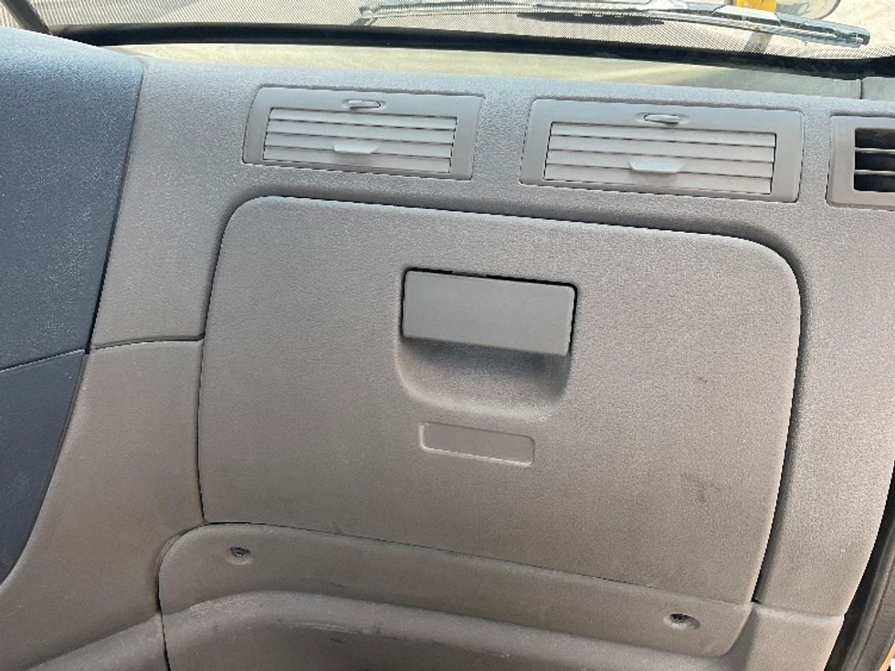 Day Cab Tractor-Heavy Duty Tractors-Freightliner-2019-Cascadia 11364ST-Kansas City-MO-209,526\n\t\tmiles-$ 47,750 - Image 12